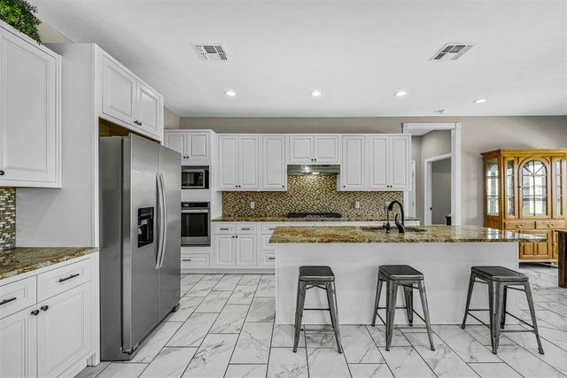 12420 SW Graclyn Ct, Lawton, OK 73505