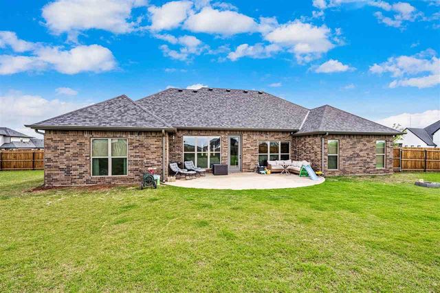 12420 SW Graclyn Ct, Lawton, OK 73505