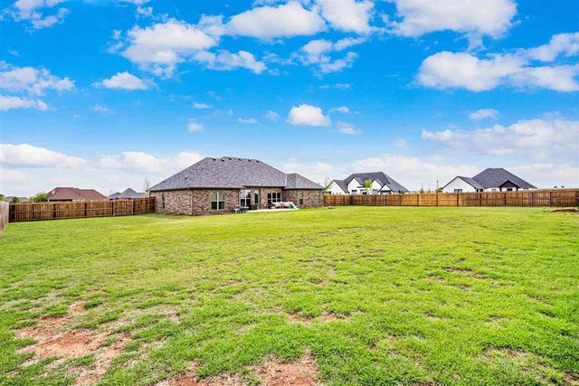 12420 SW Graclyn Ct, Lawton, OK 73505