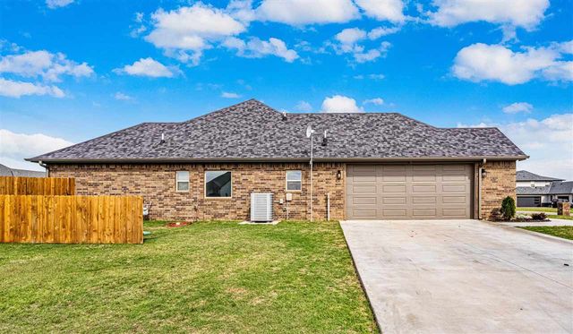 12420 SW Graclyn Ct, Lawton, OK 73505