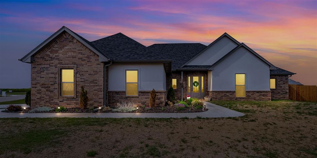 12420 SW Graclyn Ct, Lawton, OK 73505