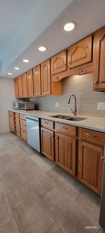 20 Wolf Hill Road 10C, Wolcott, CT 06716