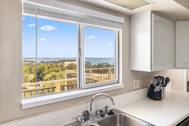 3460 Lakeview Dr, Ione, CA 95640