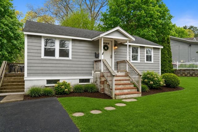 7 Indian Neck Rd, Wareham, MA 02571