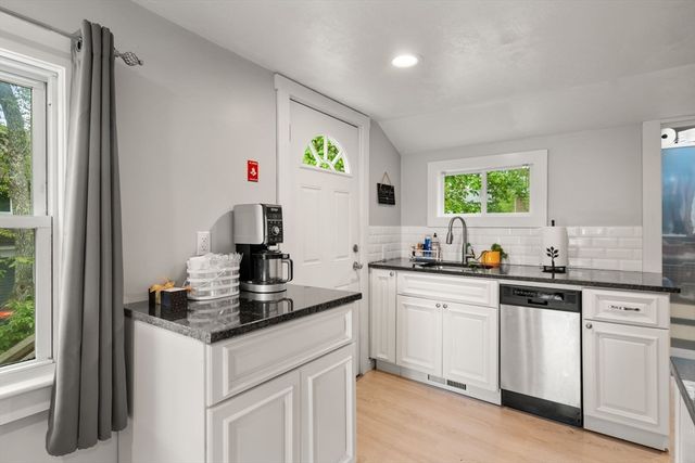 7 Indian Neck Rd, Wareham, MA 02571