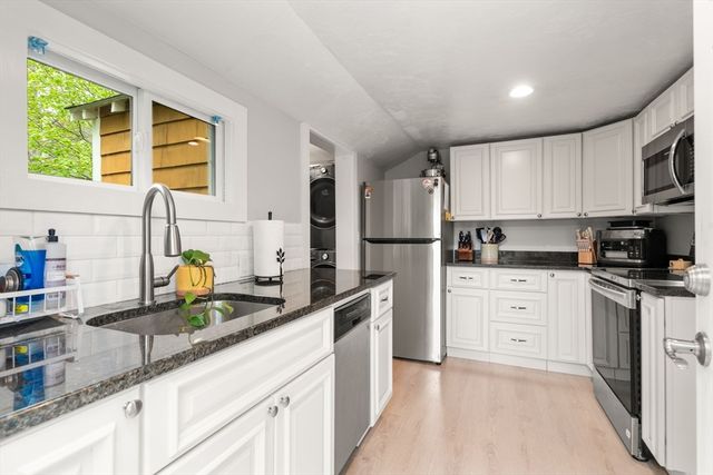 7 Indian Neck Rd, Wareham, MA 02571