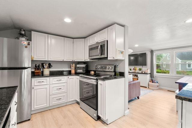 7 Indian Neck Rd, Wareham, MA 02571