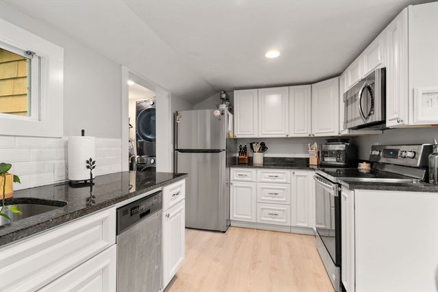 7 Indian Neck Rd, Wareham, MA 02571