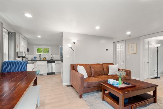 7 Indian Neck Rd, Wareham, MA 02571