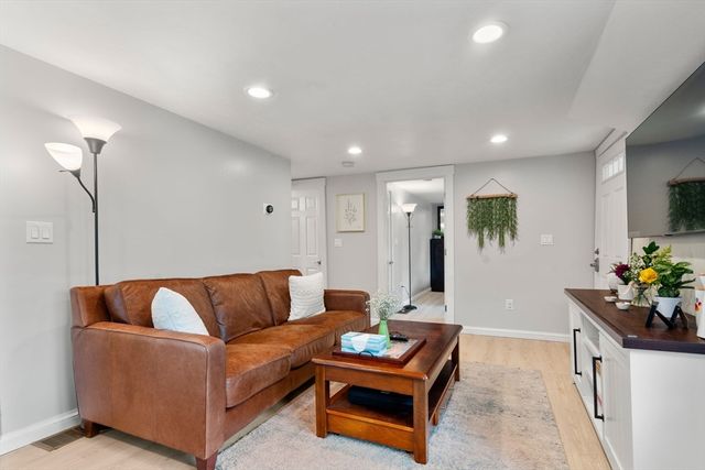 7 Indian Neck Rd, Wareham, MA 02571