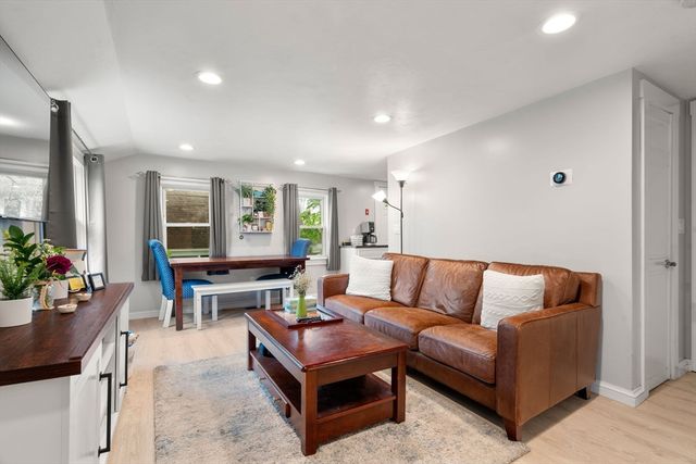 7 Indian Neck Rd, Wareham, MA 02571