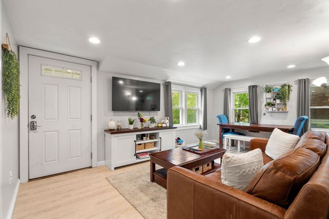 7 Indian Neck Rd, Wareham, MA 02571