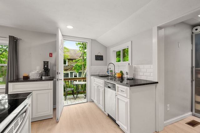 7 Indian Neck Rd, Wareham, MA 02571