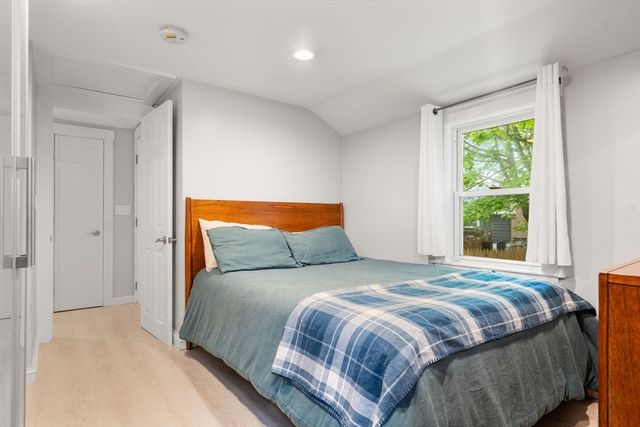 7 Indian Neck Rd, Wareham, MA 02571