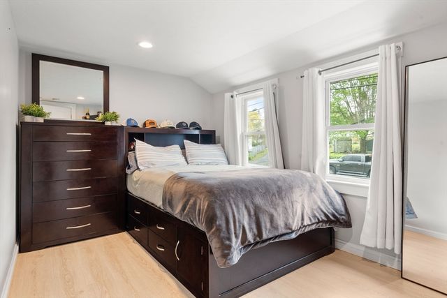 7 Indian Neck Rd, Wareham, MA 02571