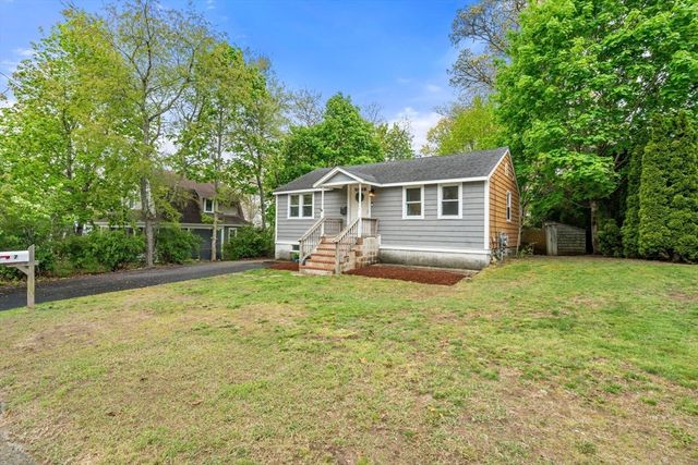 7 Indian Neck Rd, Wareham, MA 02571
