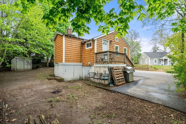 7 Indian Neck Rd, Wareham, MA 02571