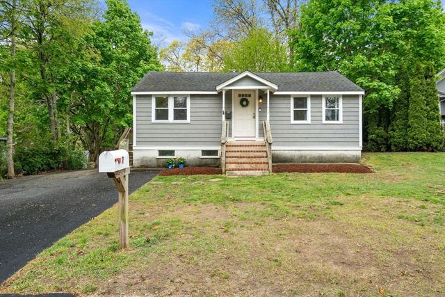 7 Indian Neck Rd, Wareham, MA 02571