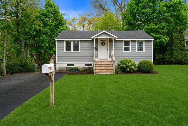 7 Indian Neck Rd, Wareham, MA 02571