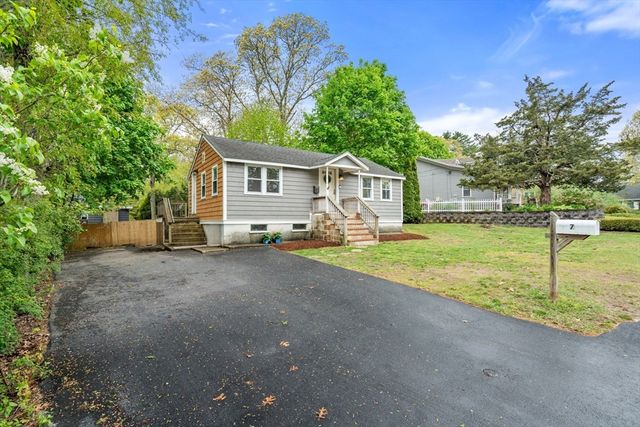 7 Indian Neck Rd, Wareham, MA 02571