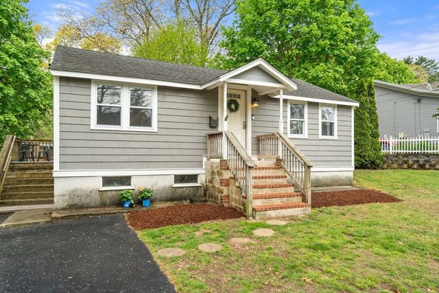 7 Indian Neck Rd, Wareham, MA 02571