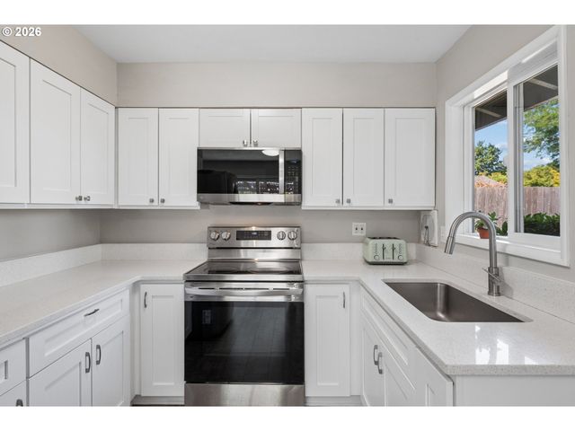 12513 Ne Russell St, Portland, OR 97230