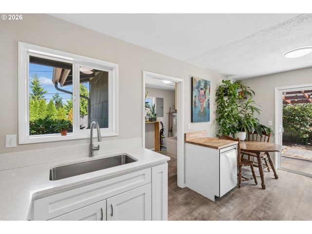 12513 Ne Russell St, Portland, OR 97230