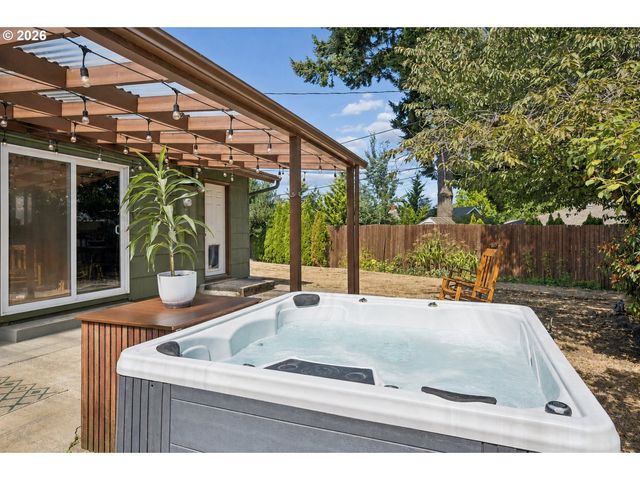 12513 Ne Russell St, Portland, OR 97230