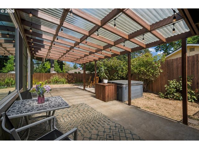 12513 Ne Russell St, Portland, OR 97230