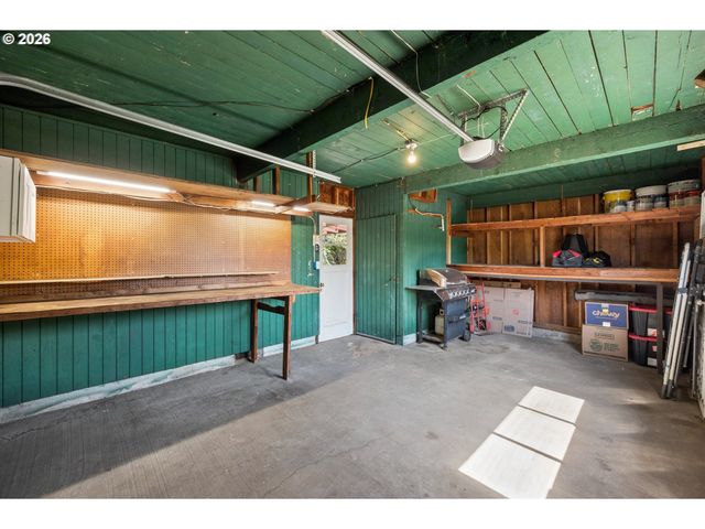 12513 Ne Russell St, Portland, OR 97230