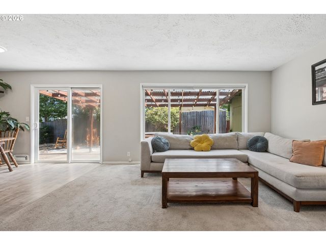 12513 Ne Russell St, Portland, OR 97230