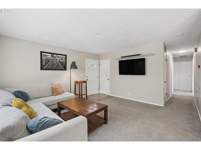 12513 Ne Russell St, Portland, OR 97230