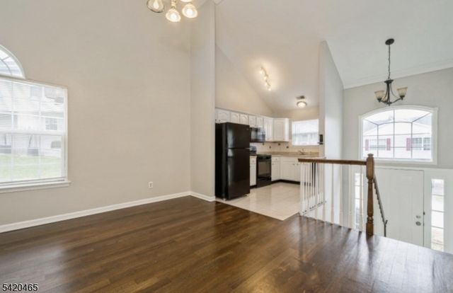 12 Oak Point Dr, Hamburg Boro, NJ 07419