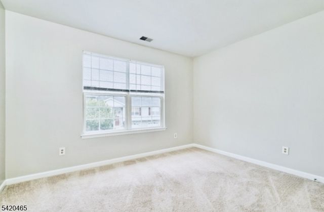 12 Oak Point Dr, Hamburg Boro, NJ 07419
