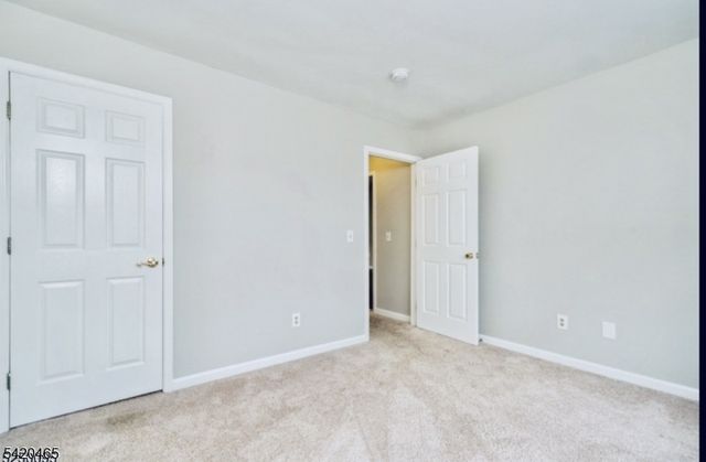 12 Oak Point Dr, Hamburg Boro, NJ 07419