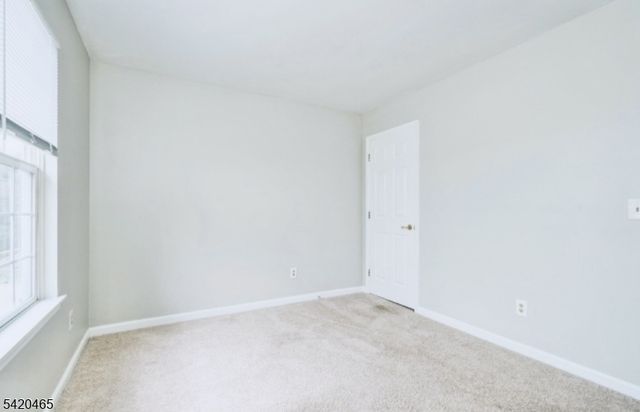 12 Oak Point Dr, Hamburg Boro, NJ 07419