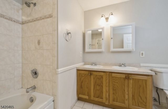 12 Oak Point Dr, Hamburg Boro, NJ 07419