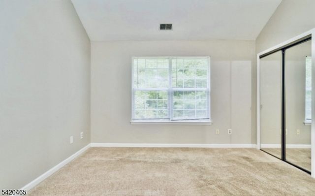 12 Oak Point Dr, Hamburg Boro, NJ 07419