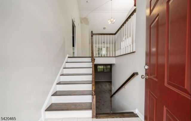 12 Oak Point Dr, Hamburg Boro, NJ 07419