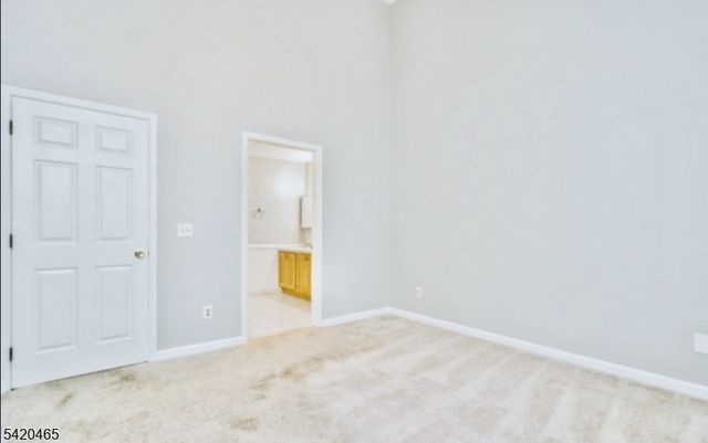 12 Oak Point Dr, Hamburg Boro, NJ 07419