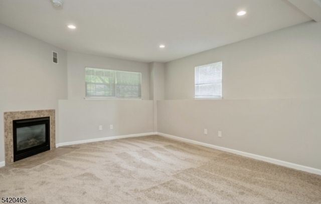 12 Oak Point Dr, Hamburg Boro, NJ 07419