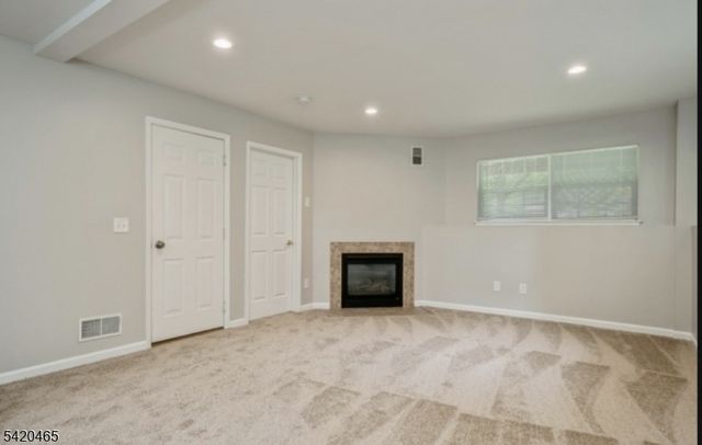 12 Oak Point Dr, Hamburg Boro, NJ 07419