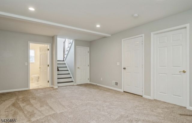 12 Oak Point Dr, Hamburg Boro, NJ 07419