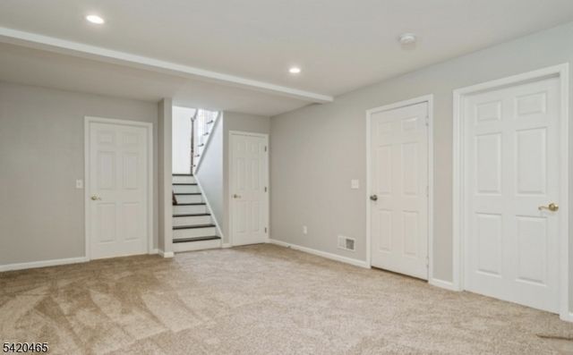 12 Oak Point Dr, Hamburg Boro, NJ 07419