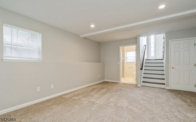 12 Oak Point Dr, Hamburg Boro, NJ 07419