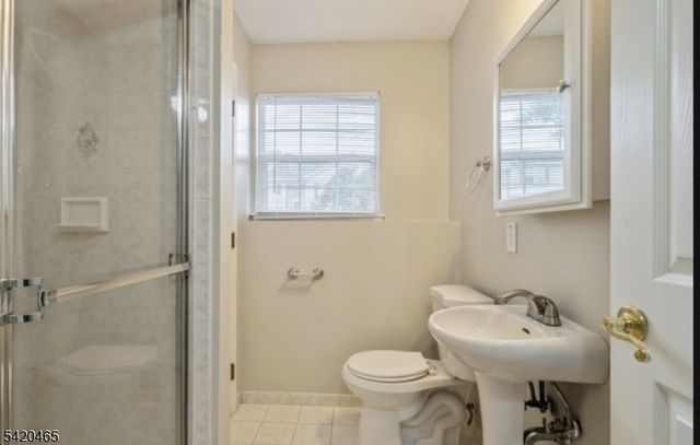 12 Oak Point Dr, Hamburg Boro, NJ 07419