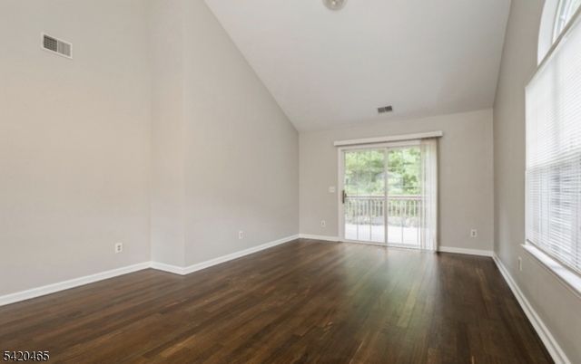 12 Oak Point Dr, Hamburg Boro, NJ 07419