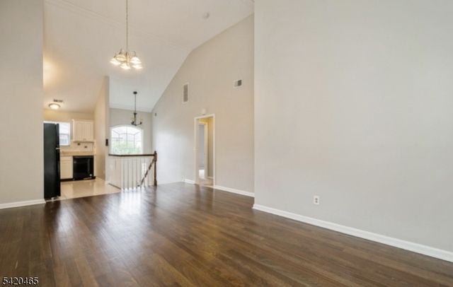12 Oak Point Dr, Hamburg Boro, NJ 07419