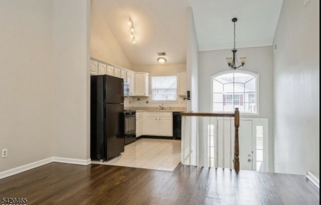 12 Oak Point Dr, Hamburg Boro, NJ 07419