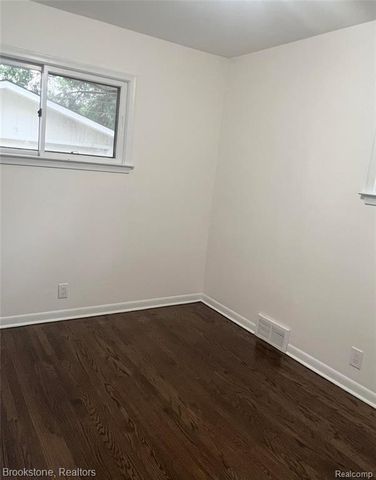7074 Orchard Avenue, Warren, MI 48091
